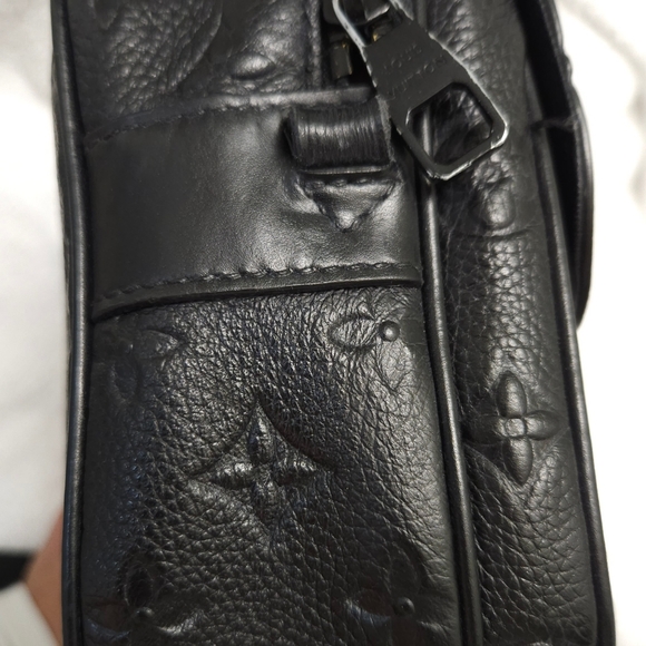 Louis Vuitton S Lock Messenger Bag Monogram Taurillon Leather Black - Picture 4 of 9